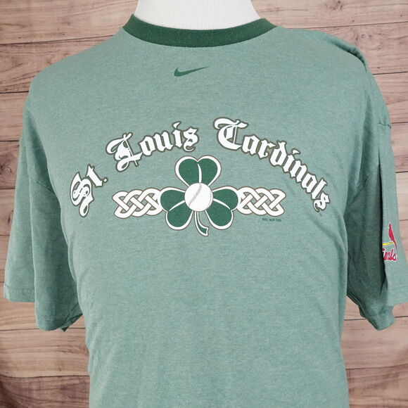 VINTAGE ST LOUIS CARDINALS IRISH ST PATTYS DAY CLOVER NIKE TEAM TSHIRT 2XL Y2K - Picture 1 of 7